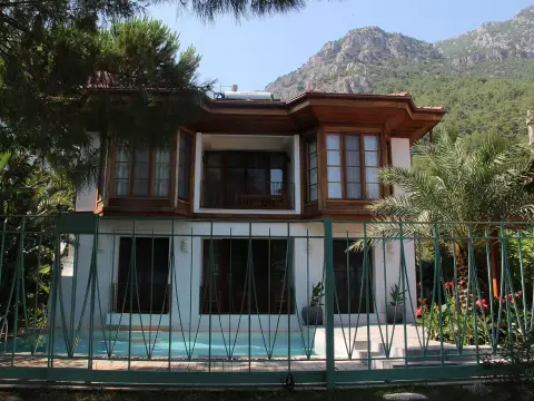 Satılık 4+1 Villa — Bağbaşi, Merkez